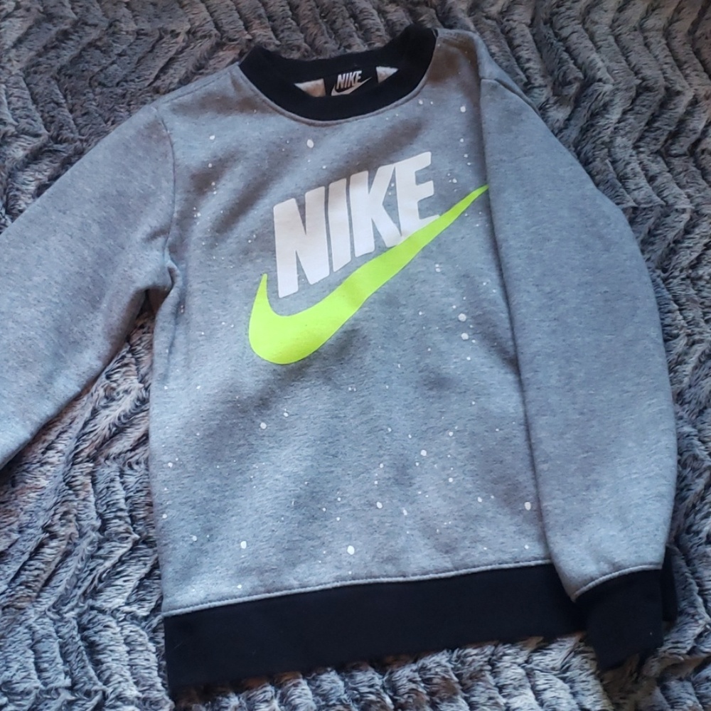 Boys Nike pull over sweater